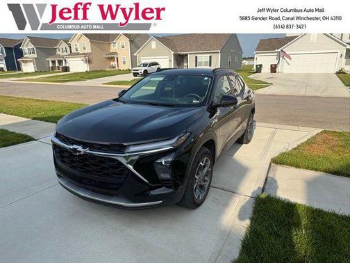 Mosaic Black Metallic 2024 Chevrolet Trax LT