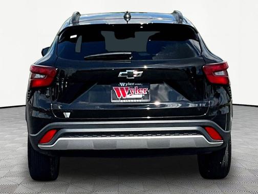 Mosaic Black Metallic 2024 Chevrolet Trax LT