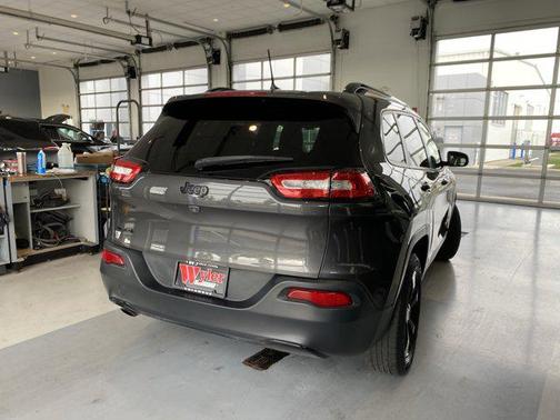 2016 Jeep Cherokee Altitude