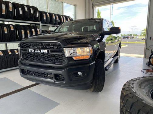 2021 RAM 2500 Tradesman Crew Cab 4x4 6'4' Box