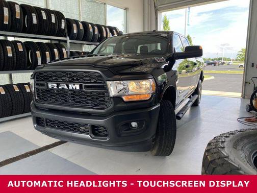 2021 RAM 2500 Tradesman Crew Cab 4x4 6'4' Box