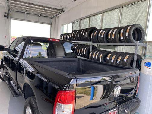 2021 RAM 2500 Tradesman Crew Cab 4x4 6'4' Box
