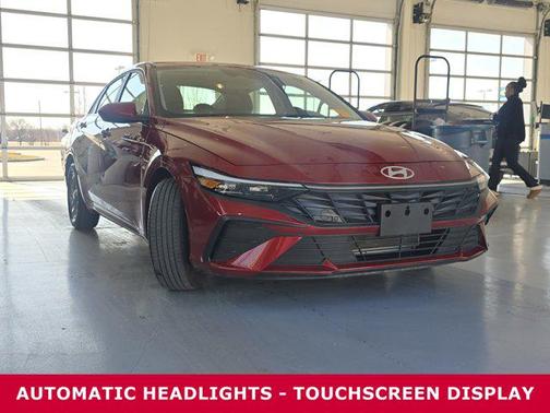 2025 Hyundai ELANTRA SE