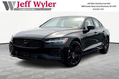 Onyx Black Metallic 2022 Volvo S60 Recharge Plug-In Hybrid T8 R-Design