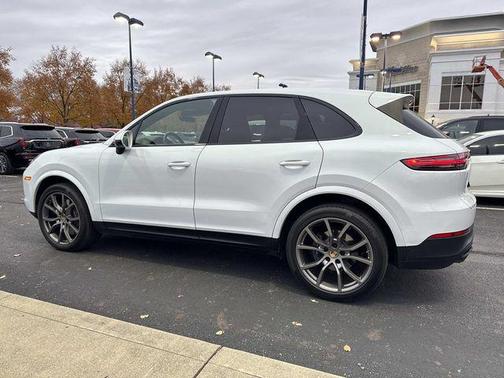 2023 Porsche Cayenne Platinum Edition