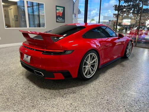 2020 Porsche 911 Carrera