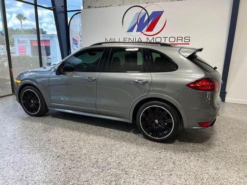 2014 Porsche Cayenne GTS