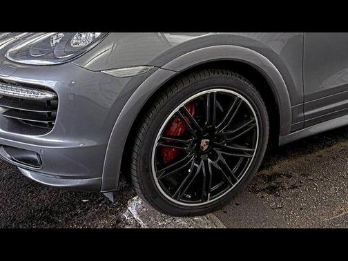 2014 Porsche Cayenne GTS