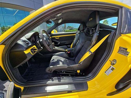 2016 Porsche Cayman GT4
