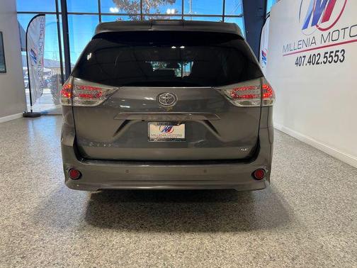 2019 Toyota Sienna SE Premium