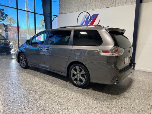 2019 Toyota Sienna SE Premium