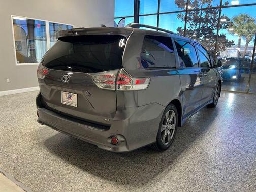 2019 Toyota Sienna SE Premium