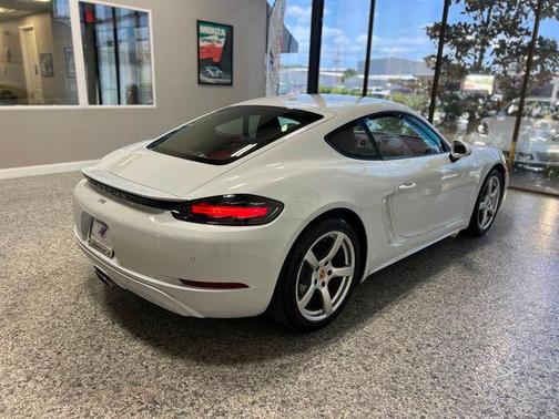 2022 Porsche 718 Cayman Base