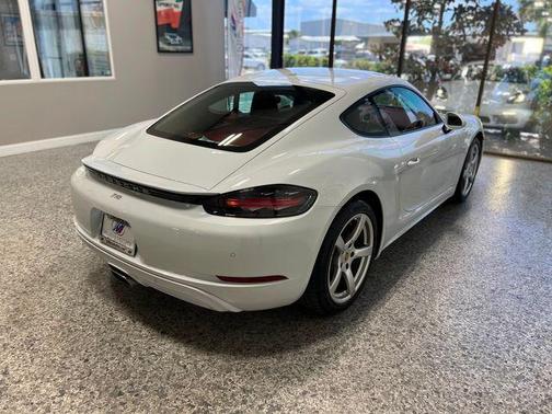 2022 Porsche 718 Cayman Base