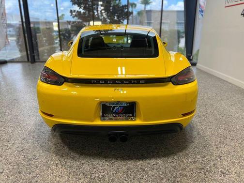 2018 Porsche 718 Cayman Base