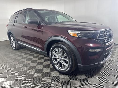 BURGUNDY VELVET MET TINT CC 2022 Ford Explorer XLT SUV