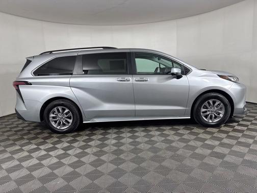 Celestial Silver Metallic 2022 Toyota Sienna LE 8 PASSENGER