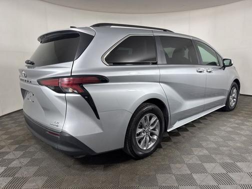 Celestial Silver Metallic 2022 Toyota Sienna LE 8 PASSENGER