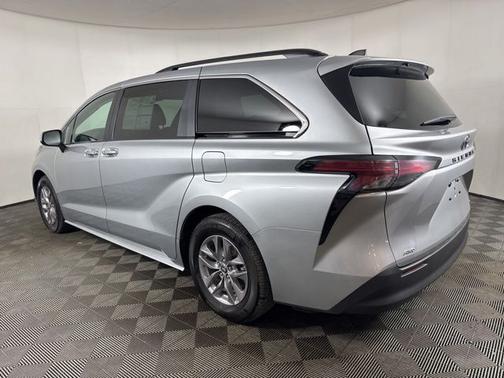 Celestial Silver Metallic 2022 Toyota Sienna LE 8 PASSENGER