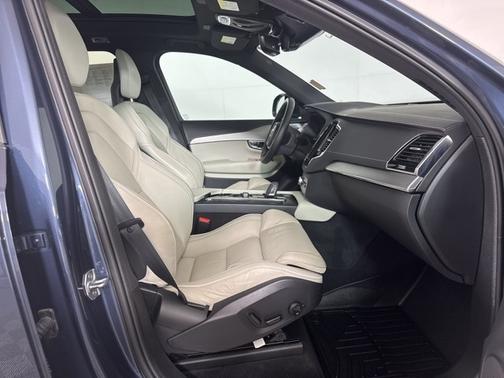 2022 Volvo XC90 T8 R-DESIGN 7 PASSENGER