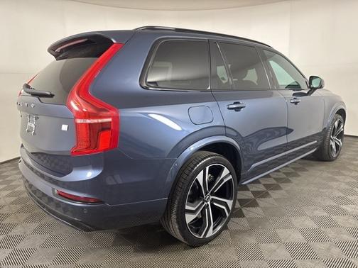 2022 Volvo XC90 T8 R-DESIGN 7 PASSENGER