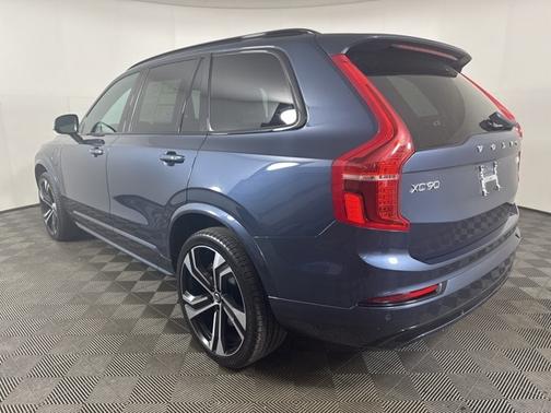 2022 Volvo XC90 T8 R-DESIGN 7 PASSENGER