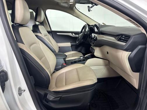 STAR WHITE METALLIC TRI-COA 2020 Ford Escape SEL