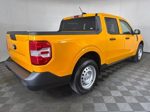 ORANGE FURY METALLIC TRI-CO 2026 Ford Maverick XL
