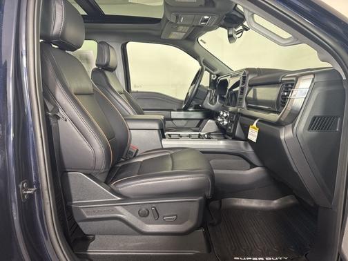 2025 Ford F-450 LARIAT DRW