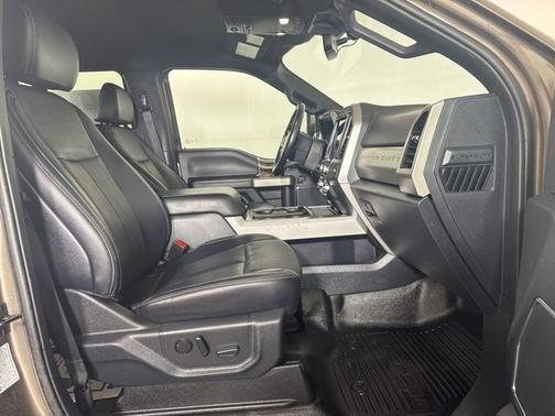 2022 Ford F-350 LARIAT SUPER DUTY