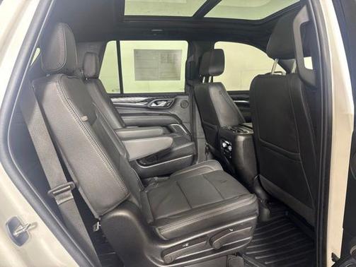 White Frost Tri-Coat 2022 GMC Yukon DENALI