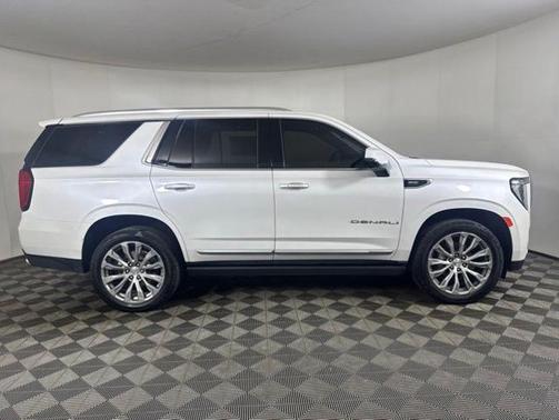 White Frost Tri-Coat 2022 GMC Yukon DENALI