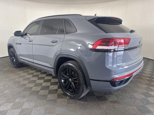 Pure Gray 2022 Volkswagen Atlas Cross Sport 2.0T SEL R-LINE BLACK