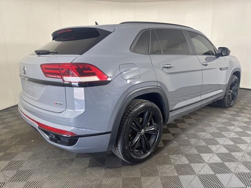Pure Gray 2022 Volkswagen Atlas Cross Sport 2.0T SEL R-LINE BLACK