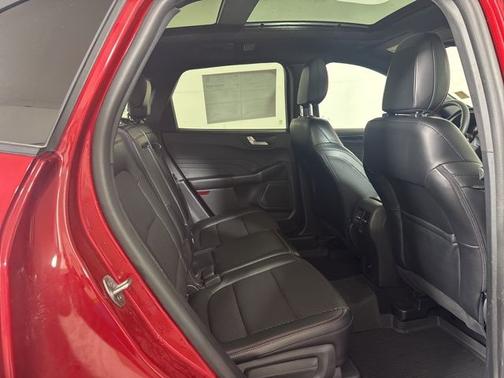 RAPID RED MET TINTED CC 2024 Ford Escape ST-LINE
