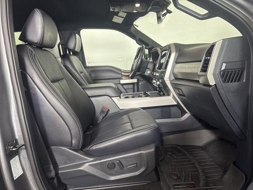 2022 Ford F-350 LARIAT SUPER DUTY