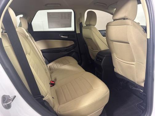 2021 Ford Edge SE