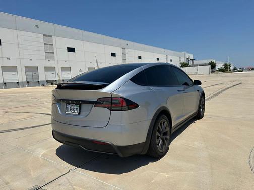 Lunar Silver 2024 Tesla Model X Long Range