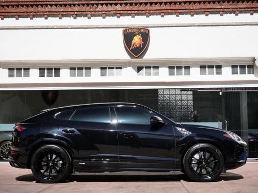 2023 Lamborghini Urus S