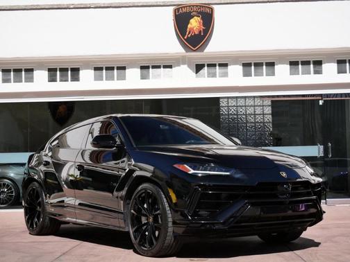 2023 Lamborghini Urus S