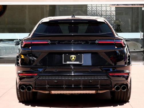 2023 Lamborghini Urus S