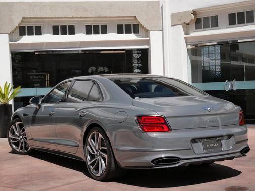 2025 Bentley Flying Spur Speed