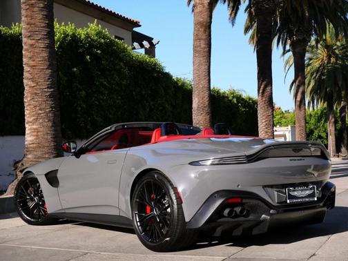 2021 Aston Martin Vantage Base