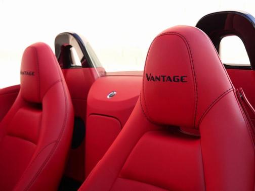 2021 Aston Martin Vantage Base
