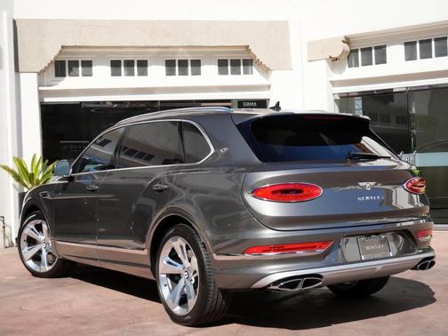 2025 Bentley Bentayga V8