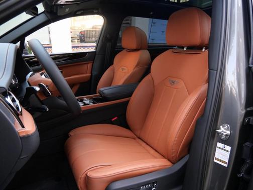 2025 Bentley Bentayga V8
