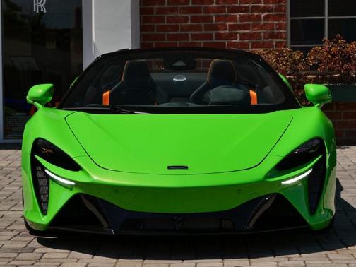 2025 McLaren Artura Performance