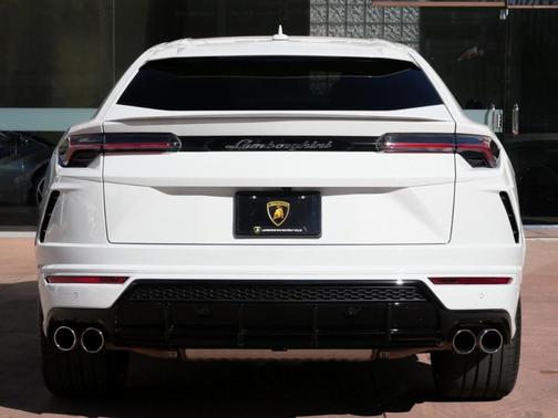 2022 Lamborghini Urus 