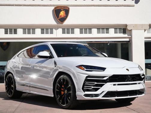 2022 Lamborghini Urus 