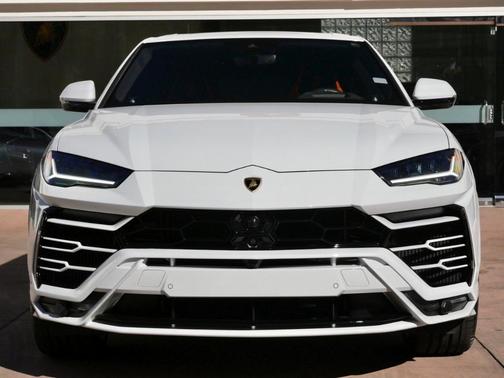 2022 Lamborghini Urus 